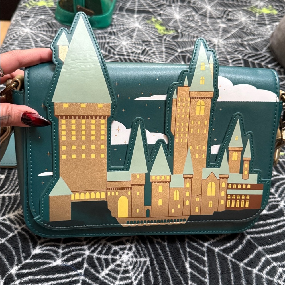 Loungefly Harry Potter Golden Hogwarts Castle Crossbody Bag with Pouch Mult - Picture 5 of 13
